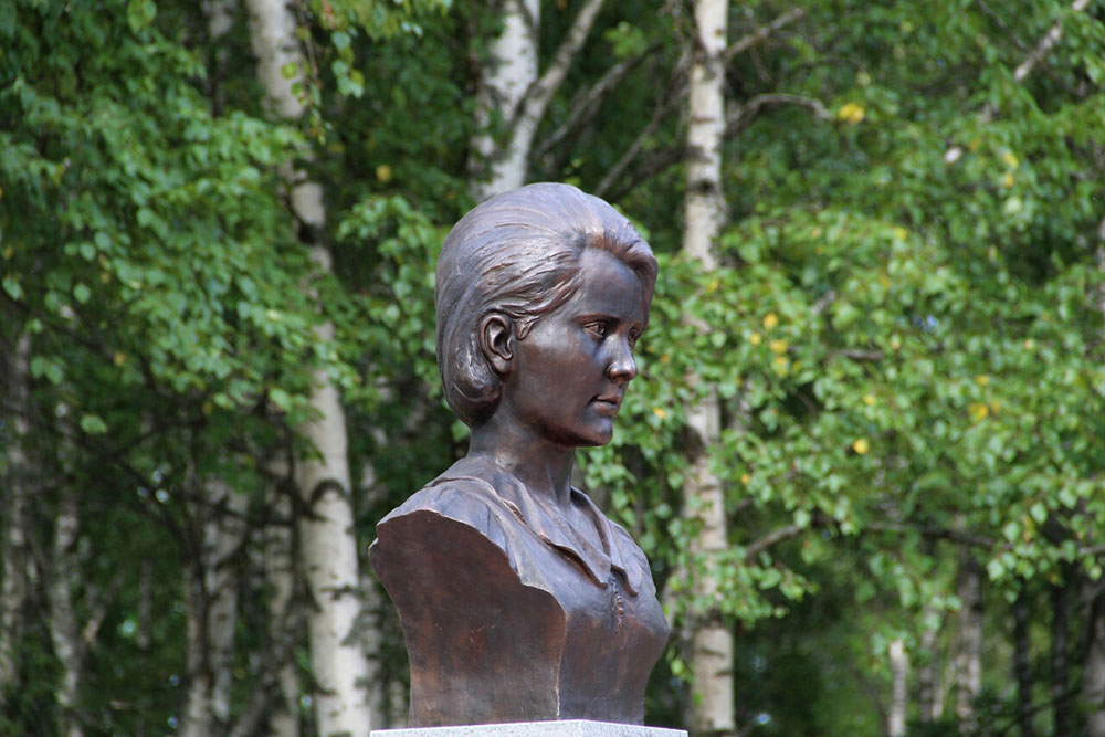 Бюст М. Куккоевой